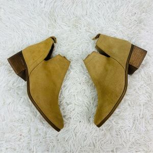 NWOT COCONUTS BY MATISSE tan leather suede Chelsea ankle boots size 8.5